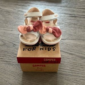 Camper kids bow detail sandals